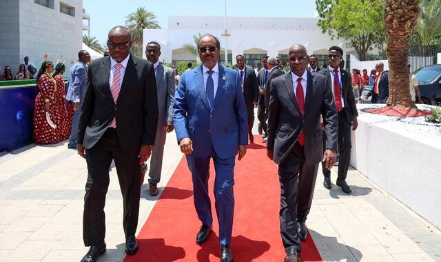 Madaxweyne Xasan Sheekh oo ka qayb galay caleema-saarka madaxweynaha Jabuuti