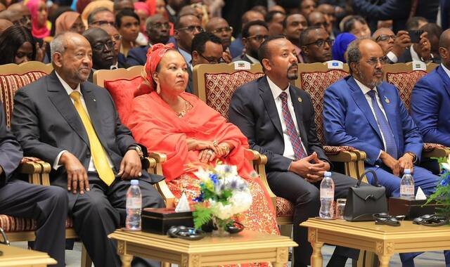 Madaxweyne Xasan Sheekh oo ka qayb galay caleema-saarka madaxweynaha Jabuuti