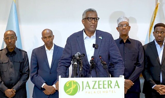 Xildhibaan C/raxmaan C/shakuur oo weerar afka ah ku qaaday madaxweyne Xasan Sheekh