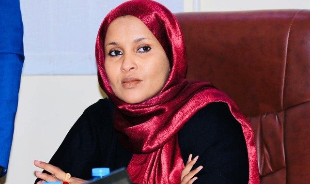 Wasiir hore Fardowsa Cismaan oo iska casishay xilkii ay ka haysay xisbiga JSP