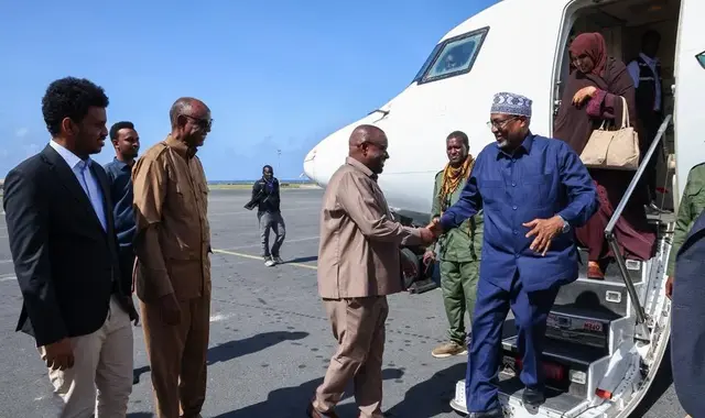Wafdi uu hoggaaminayo Aadan Madoobe oo maanta soo gaaray magaalada Muqdisho