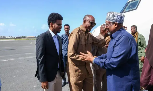 Wafdi uu hoggaaminayo Aadan Madoobe oo maanta soo gaaray magaalada Muqdisho