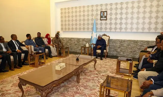 Wafdi uu hoggaaminayo Aadan Madoobe oo maanta soo gaaray magaalada Muqdisho