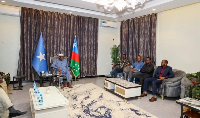 Sheekh Aadan Madoobe oo guddoomiyay kulan looga hadlay xaaladda amniga deegaannada Koonfur Galbeed