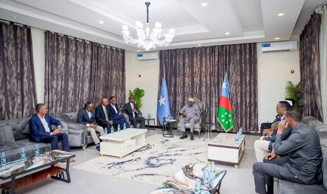 Sheekh Aadan Madoobe oo Baydhabo kusoo dhaweeyay wafdi uu hoggaaminayo guddoomiyaha SoDMA