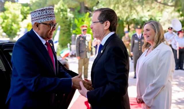 Wafdi uu hoggaaminayo madaxweyne Cirro oo maanta si weyn loogu soo dhaweeyay dalka Israa'iil