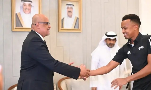 Garsooraha caalamiga ah ee Soomaaliyeed Cumar C/qaadir Cartan oo gaaray dalka Kuwait