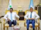 Ra'iisul wasaaraha xukuumadda federaalka Soomaaliya Xamse Cabdi Barre iyo Madaxweynaha maamulka Galmudug Axmed Cabdi Kaariye (Qoor-Qoor)