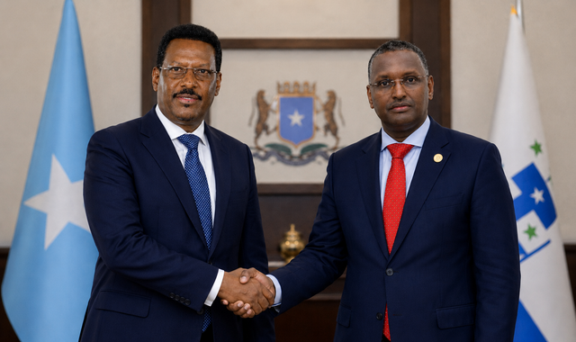 madaxweynaha maamulka Galmudug, Axmed Cabdi Kaariye (Qoor-Qoor), iyo Agaasimaha Hay’adda Nabad Sugidda iyo Sirdoonka Qaranka (NISA), Mahad Maxamed Salaad