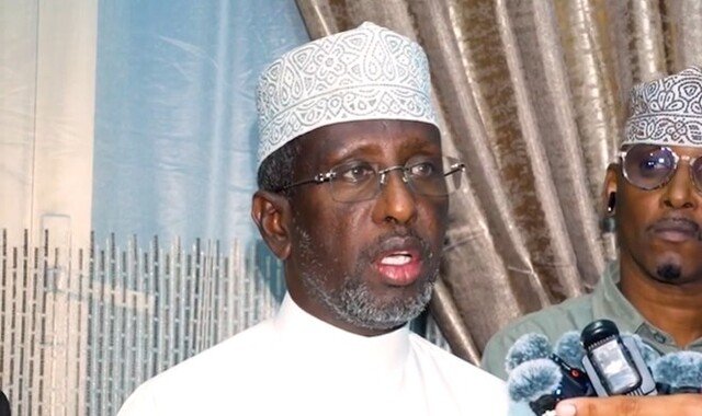 Madaxweynihii hore ee Soomaaliya Sheekh Shariif Sheekh Axmed