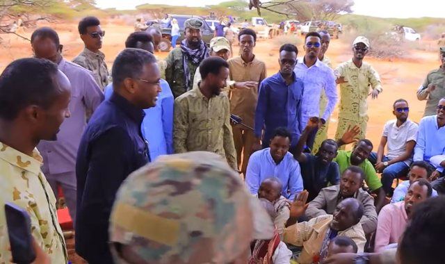 Agaasimaha NISA oo heshiis rasmi ah kala dhex-dhigay laba beelood muddo dheer colaad ka dhaxaysay