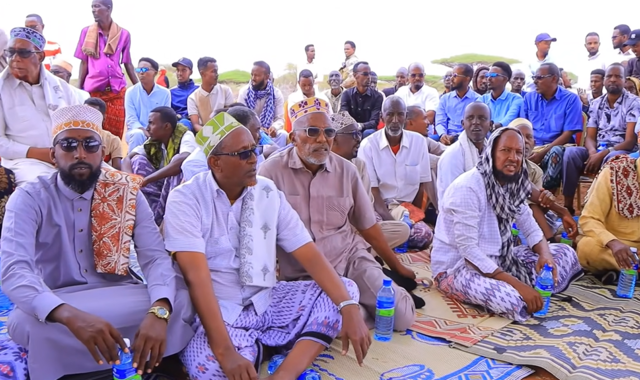 Agaasimaha NISA oo heshiis rasmi ah kala dhex-dhigay laba beelood muddo dheer colaad ka dhaxaysay