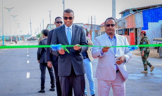 Ra'iisul wasaaraha Soomaaliya oo xarigga ka jaray waddo laami ah oo laga hirgeliyay degmada Dayniile
