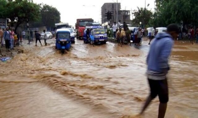 Wadooyinka Muqdisho oo ay maanta buux dhaafiyeen biyo badan kadib roobab xooggan oo ka da'ay