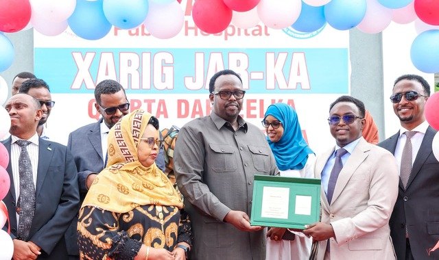 Ra'iisul wasaare ku-xigeenka oo xarigga ka jaray qeybta dhimirka haweenka ee isbitaalka Laansaleeti