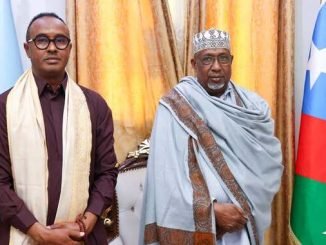 Hoggaamiyaha maamulka Koonfur Galbeed Soomaaliya, Sheekh Aadan Maxamed Nuur (Aadan Madoobe) iyo Guddoomiyaha Hay’adda Maareynta Musiibooyinka Qaranka Soomaaliyeed (SoDMA), Maxamuud Macalin Cabdulle