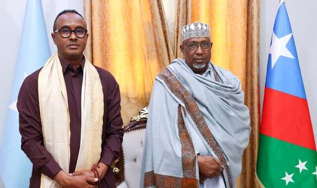 Hoggaamiyaha maamulka Koonfur Galbeed Soomaaliya, Sheekh Aadan Maxamed Nuur (Aadan Madoobe) iyo Guddoomiyaha Hay’adda Maareynta Musiibooyinka Qaranka Soomaaliyeed (SoDMA), Maxamuud Macalin Cabdulle