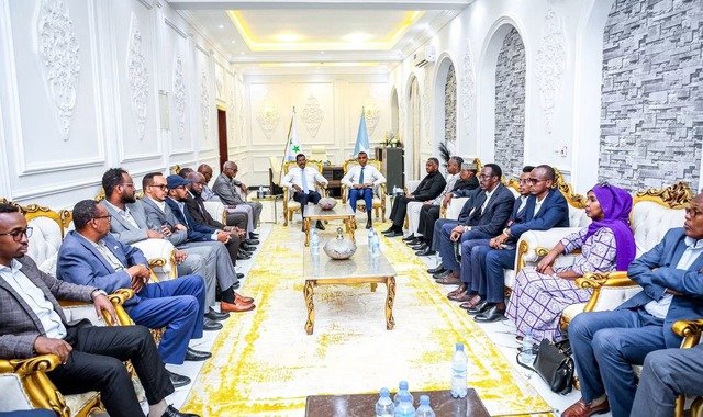 Wafdi uu hoggaaminayo ra'isuul wasaaraha Soomaaliya oo gaaray magaalada Dhuusamareeb