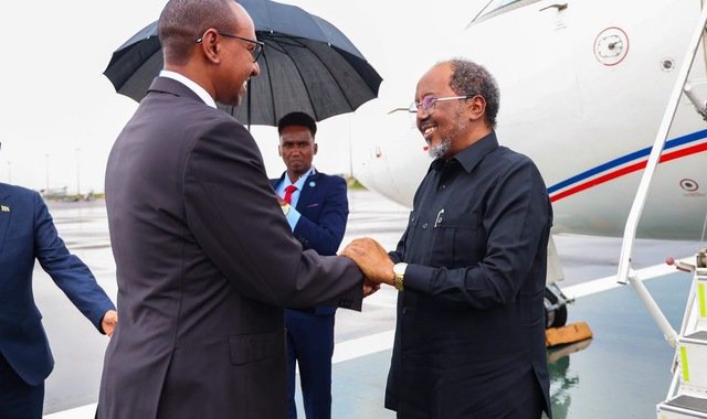 Madaxweyne Xasan Sheekh oo gaaray Addis Ababa, kulan muhiim ahna la yeelanaya Abiy Axmed