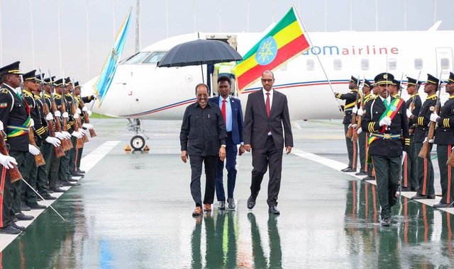 Madaxweyne Xasan Sheekh oo gaaray Addis Ababa, kulan muhiim ahna la yeelanaya Abiy Ahmed