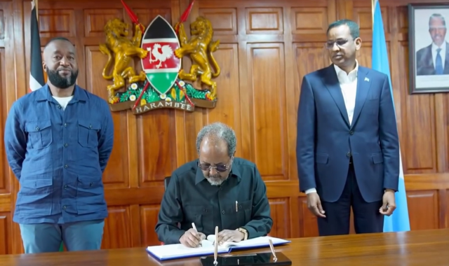 Wafdi uu hoggaaminayo madaxweyne Xasan Sheekh oo gaaray magaalada Nairobi ee dalka Kenya