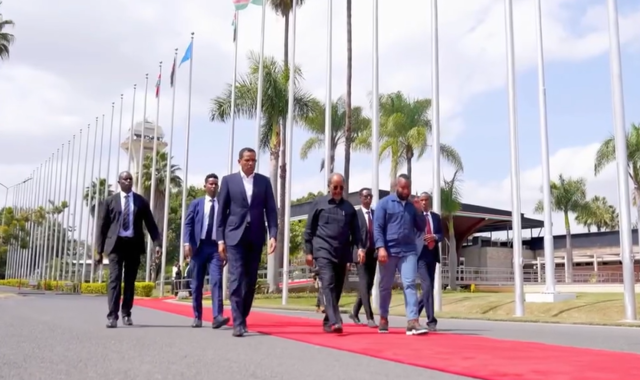 Wafdi uu hoggaaminayo madaxweyne Xasan Sheekh oo gaaray magaalada Nairobi ee dalka Kenya