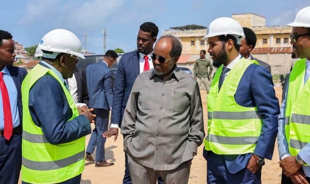 Madaxweyne Xasan Sheekh Maxamuud oo dhagax-dhigay xarunta cusub ee wasaaradda deegaanka iyo isbeddelka cimilada
