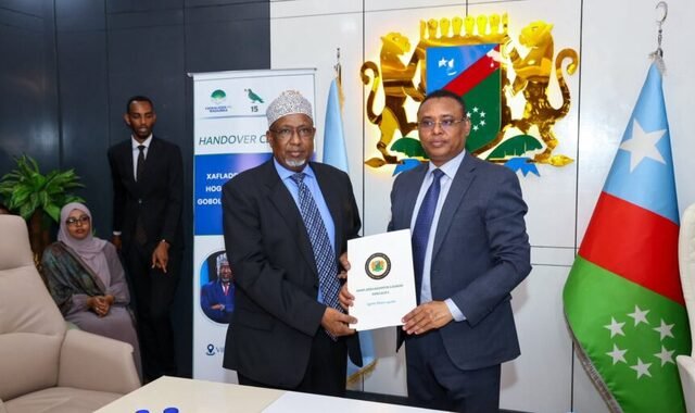 Sheekh Aadan Madoobe oo si rasmi ah u la wareegay hoggaanka cusub ee Koonfur Galbeed