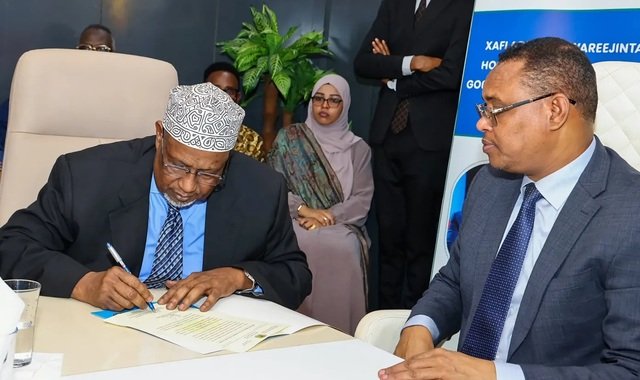 Sheekh Aadan Madoobe oo maanta si rasmi ah ula wareegay xilka hoggaanka maamulka Koonfur Galbeed
