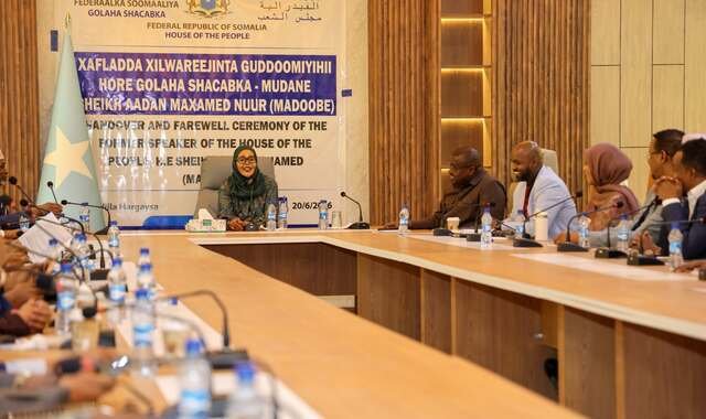Sheekh Aadan Madoobe oo si rasmi ah isaga wareejiyay xilka guddoomiyaha golaha shacabka