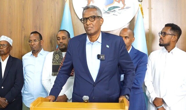 Xildhibaan C/raxmaan C/shakuur oo dib u xasuusiyay Xasan Sheekh wixii dhacay xilligii uu mucaaradka ahaa