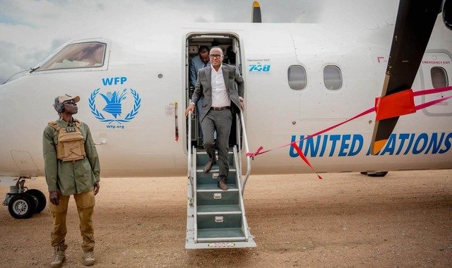 Guddoomiyaha SoDMA oo booqday degmada Buurhakaba, kana warbixiyay baahiyaha ka jira