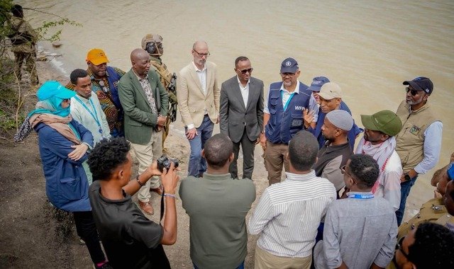 Guddoomiyaha SoDMA oo booqday degmada Buurhakaba, kana warbixiyay baahiyaha ka jira
