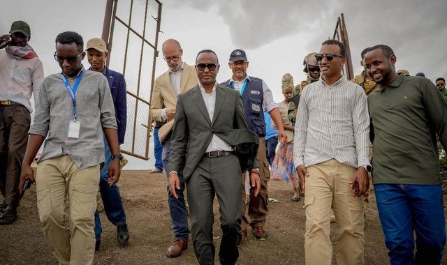 Guddoomiyaha SoDMA oo booqday degmada Buurhakaba, kana warbixiyay baahiyaha ka jira
