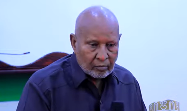 Guddoomiyihii golaha guurtida Somaliland Saleebaan Maxamuud Aadan oo xilka iska casilay