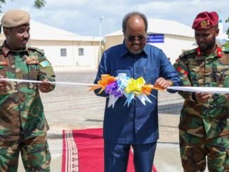 Madaxweyne Xasan Sheekh oo xariga ka jaray xarunta taliska guutada 77 ee ciidanka xoogga dalka