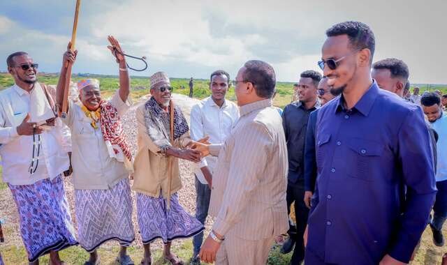 Guddoomiye Muungaab oo dhagax-dhigay dugsi cusub oo laga hirgelinayo degmada Gubadley