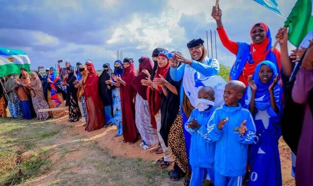 Guddoomiye Muungaab oo dhagax-dhigay dugsi cusub oo laga hirgelinayo degmada Gubadley