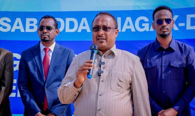 Guddoomiye Muungaab oo dhagax-dhigay dugsi cusub oo laga hirgelinayo degmada Gubadley