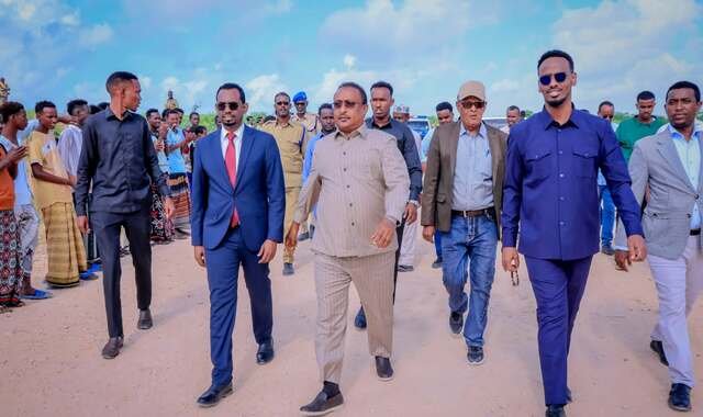 Guddoomiye Muungaab oo dhagax-dhigay dugsi cusub oo laga hirgelinayo degmada Gubadley