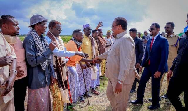 Guddoomiye Muungaab oo dhagax-dhigay dugsi cusub oo laga hirgelinayo degmada Gubadley