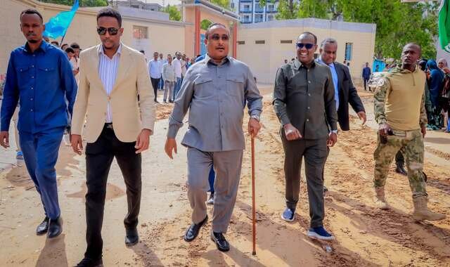 Guddoomiyaha gobolka Banaadir oo maanta dhagax-dhigay mashruuca dhismaha afar waddo oo laami ah