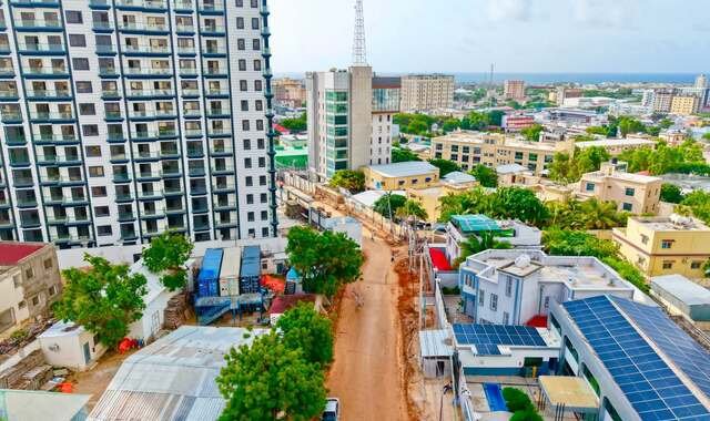 Guddoomiyaha gobolka Banaadir oo maanta dhagax-dhigay mashruuca dhismaha afar waddo oo laami ah