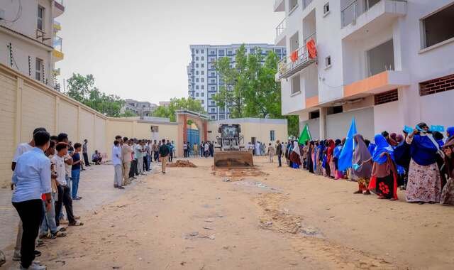 Guddoomiyaha gobolka Banaadir oo maanta dhagax-dhigay mashruuca dhismaha afar waddo oo laami ah