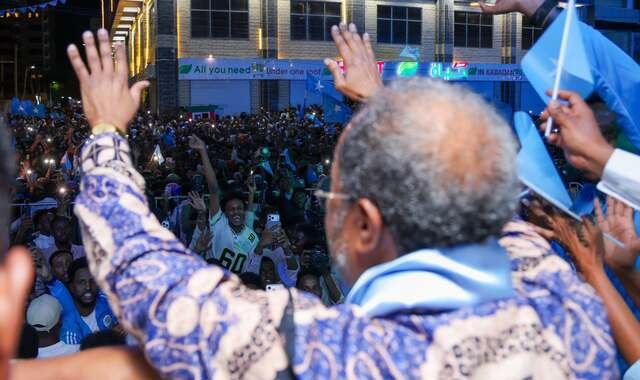 Madaxweyne Xasan Sheekh oo shacabka Muqdisho kala qeyb-galay dabaal-degga 1-da Luulyo