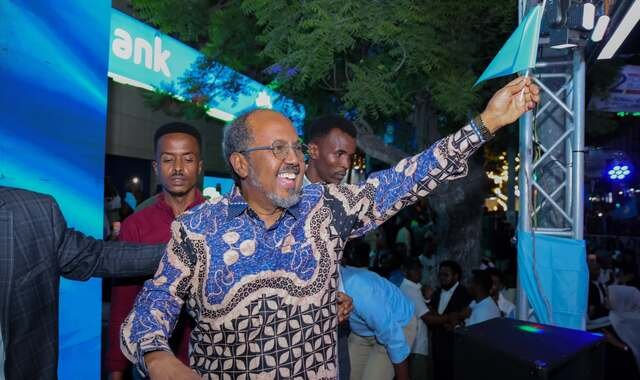 Madaxweyne Xasan Sheekh oo habeenkii xalay shacabka Muqdisho kala qeyb-galay dabaal-degga 1-da Luulyo