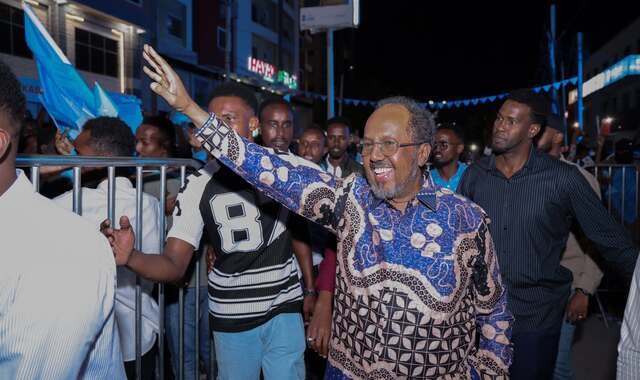 Madaxweyne Xasan Sheekh oo habeenkii xalay shacabka Muqdisho kala qeyb-galay dabaal-degga 1-da Luulyo