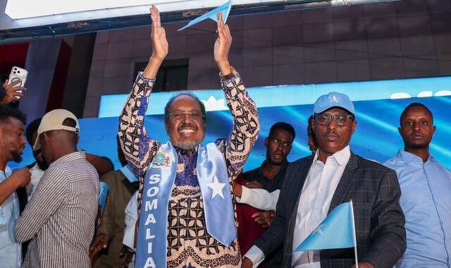 Madaxweyne Xasan Sheekh oo habeenkii xalay shacabka Muqdisho kala qeyb-galay dabaal-degga 1-da Luulyo