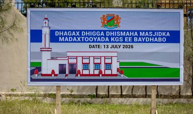 Sheekh Aadan Madoobe oo dhagax dhigay masjid laga hirgelinayo madaxtooyada Baydhabo