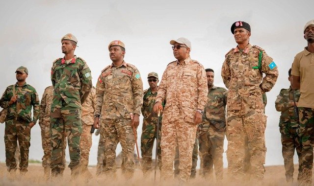 Wasiirka gaashaandhigga iyo taliyaha ciidanka xoogga dalka oo kormeer ku tegay Ceeldheer
